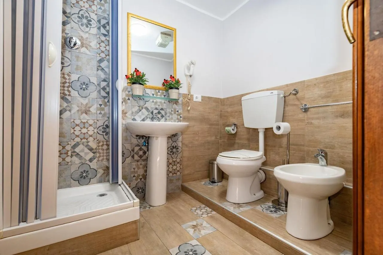 Stesicoro Exclusive Rooms Aeroporto di Catania Fontana Rossa 3*,  Italia